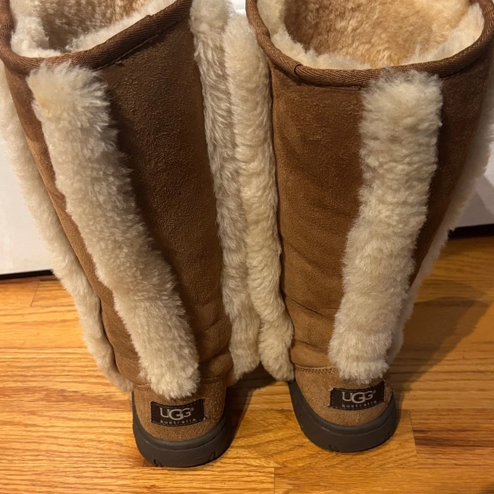 UGG Brown Winter Boots with Cream Fur - Picture 3 of 10